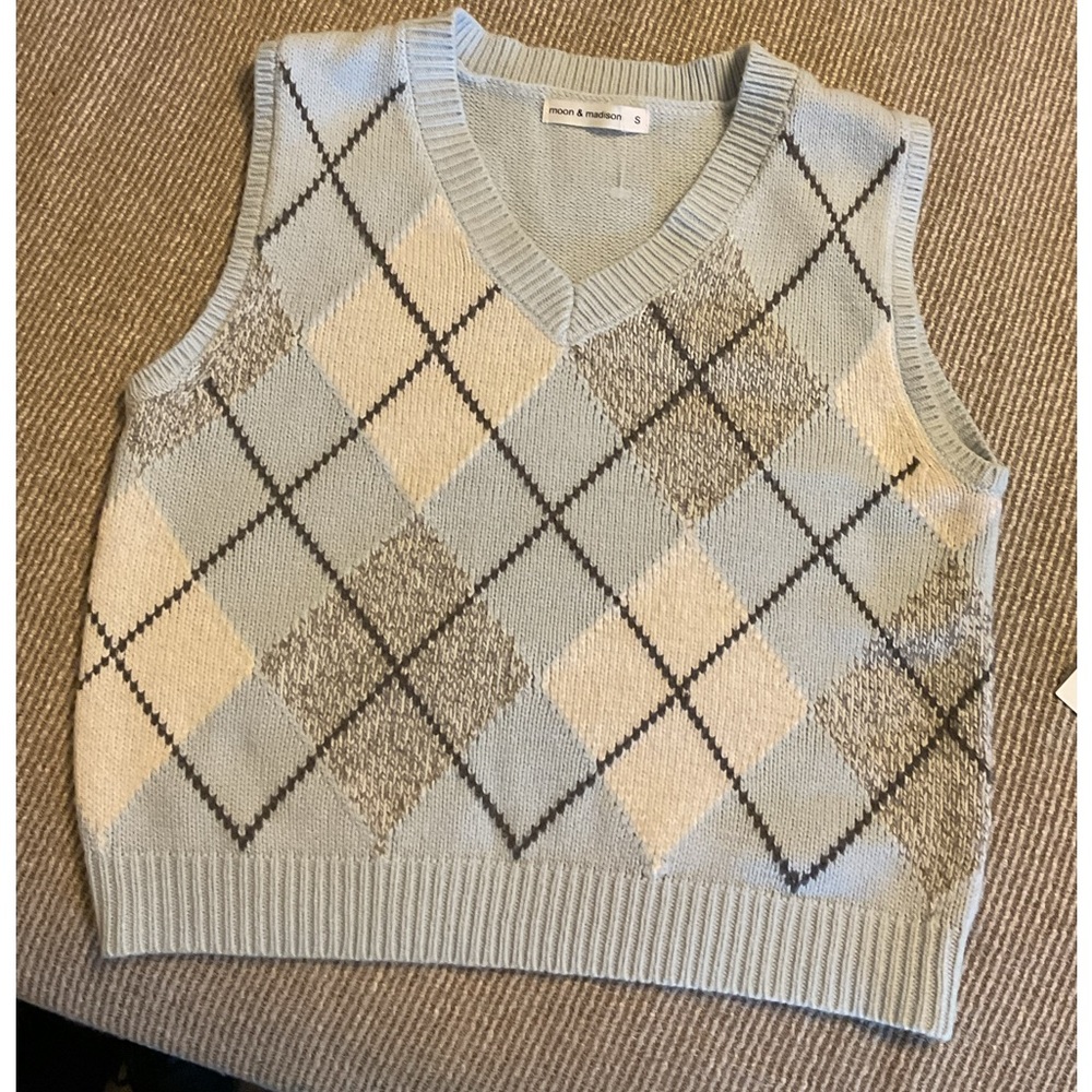 ***Moon & Madison **Baby Blue Argyle V-Neck Sweater Vest